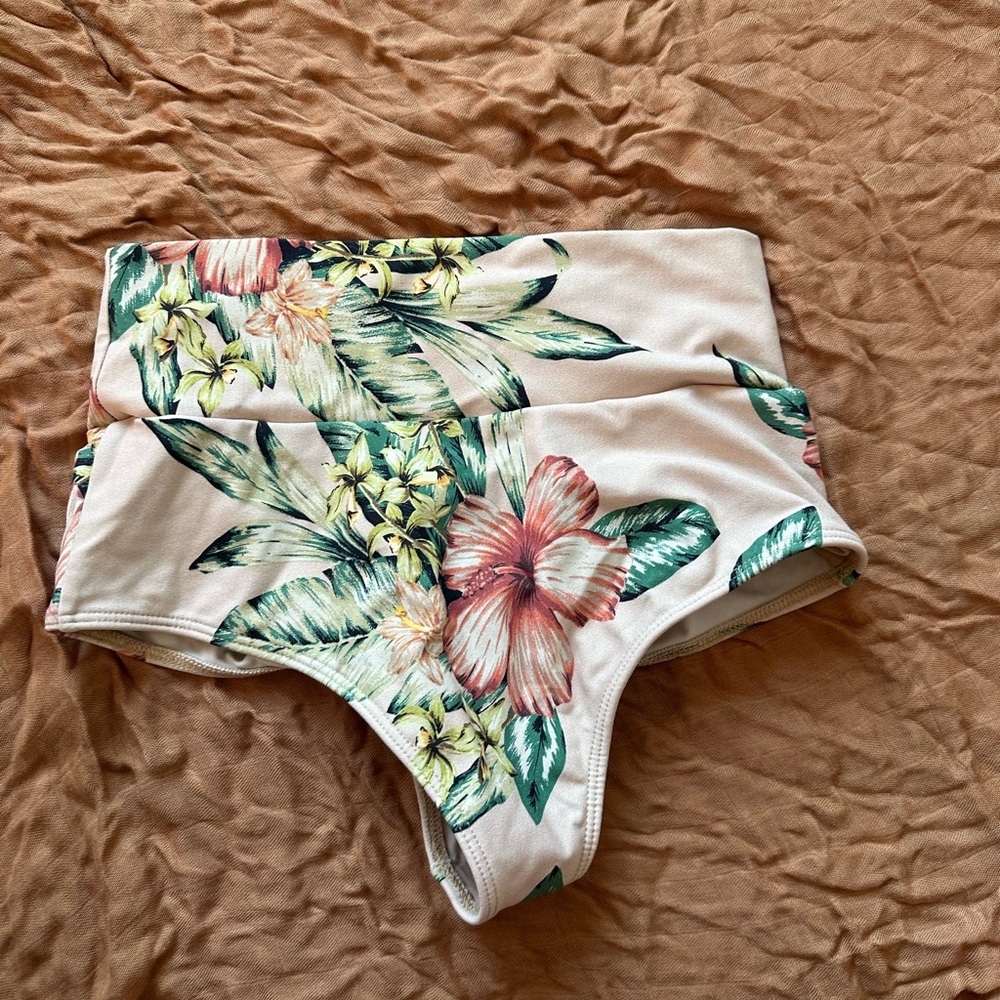 Montce swim bottoms size large